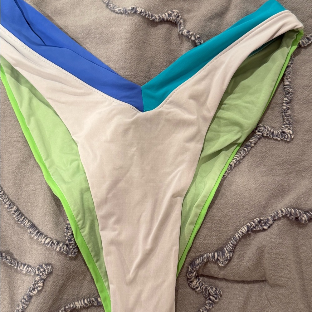 Colorful Women's Bikini Set - Picture 2 of 3